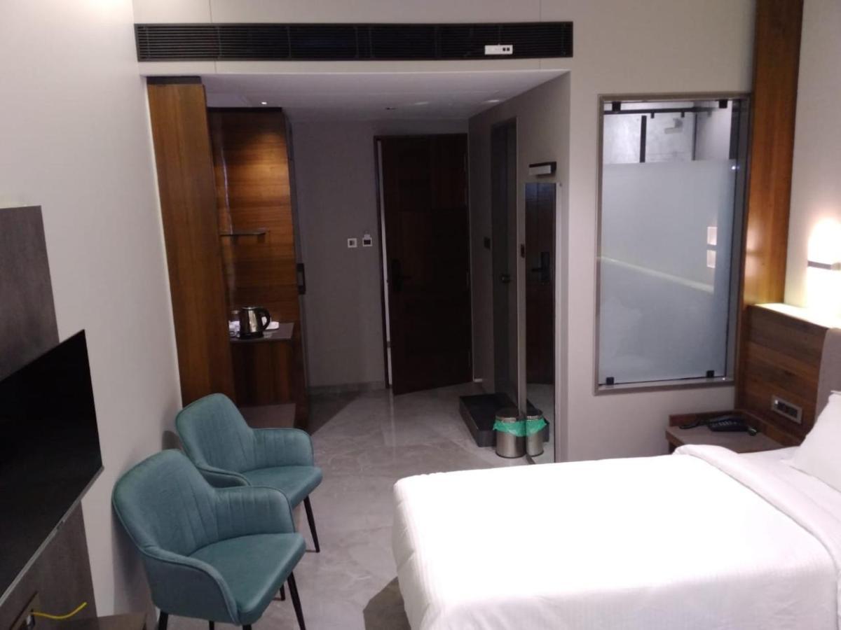 Hotel Devgiri Inn And Restaurant Sangli ภายนอก รูปภาพ