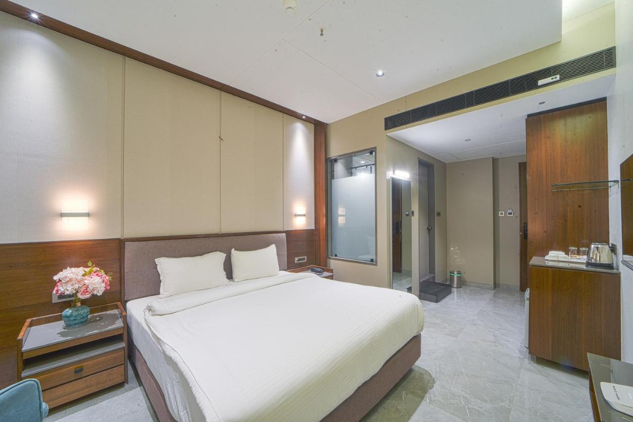 Hotel Devgiri Inn And Restaurant Sangli ภายนอก รูปภาพ