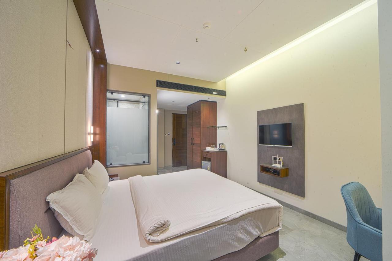 Hotel Devgiri Inn And Restaurant Sangli ภายนอก รูปภาพ