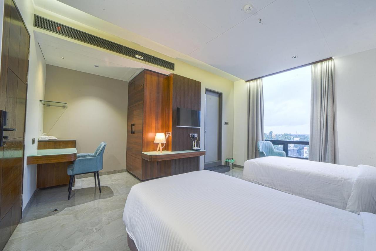 Hotel Devgiri Inn And Restaurant Sangli ภายนอก รูปภาพ