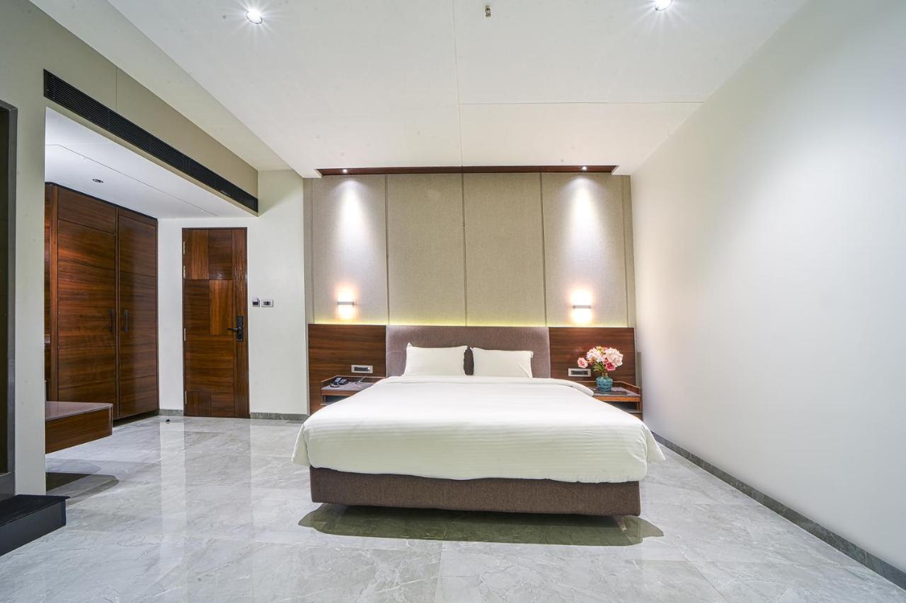 Hotel Devgiri Inn And Restaurant Sangli ภายนอก รูปภาพ
