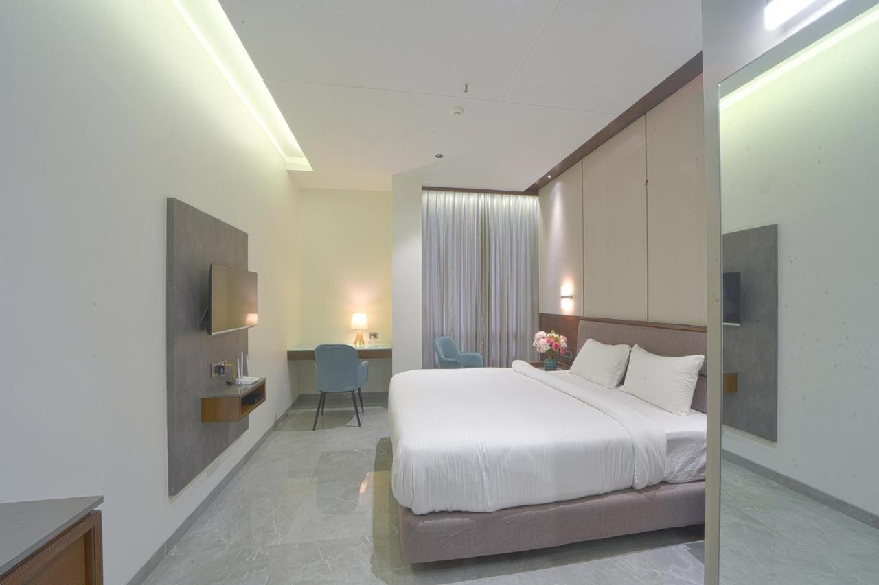 Hotel Devgiri Inn And Restaurant Sangli ภายนอก รูปภาพ