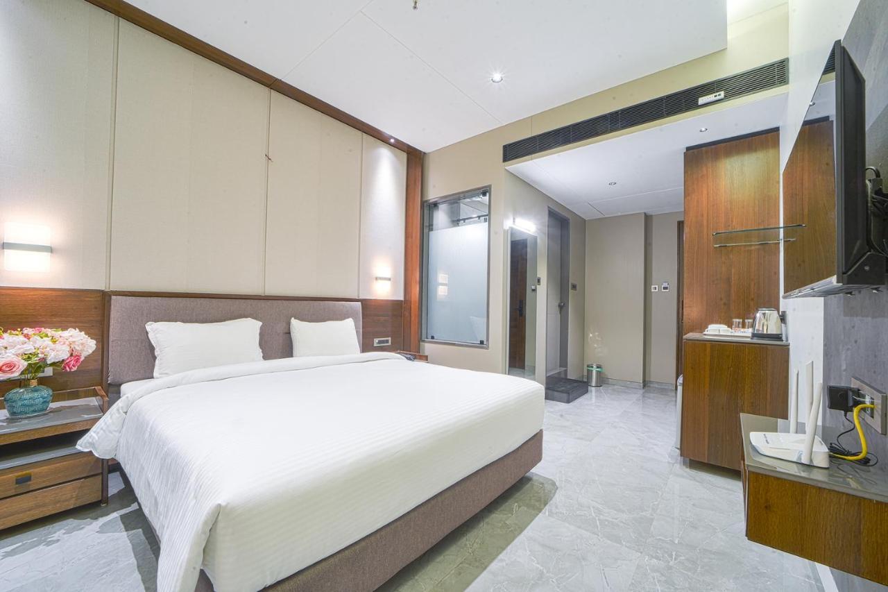 Hotel Devgiri Inn And Restaurant Sangli ภายนอก รูปภาพ