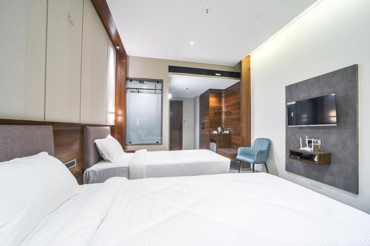Hotel Devgiri Inn And Restaurant Sangli ภายนอก รูปภาพ