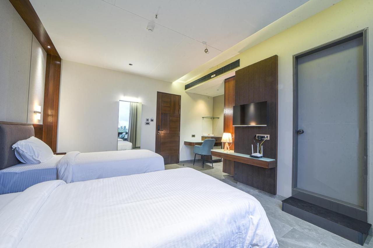 Hotel Devgiri Inn And Restaurant Sangli ภายนอก รูปภาพ
