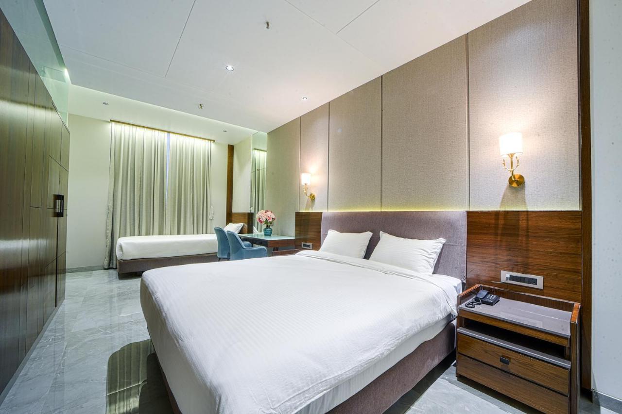 Hotel Devgiri Inn And Restaurant Sangli ภายนอก รูปภาพ