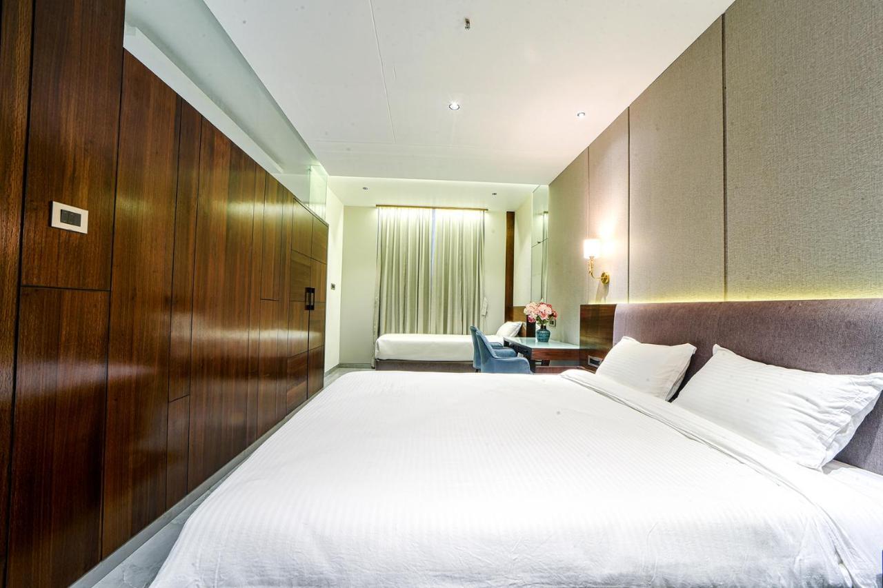 Hotel Devgiri Inn And Restaurant Sangli ภายนอก รูปภาพ